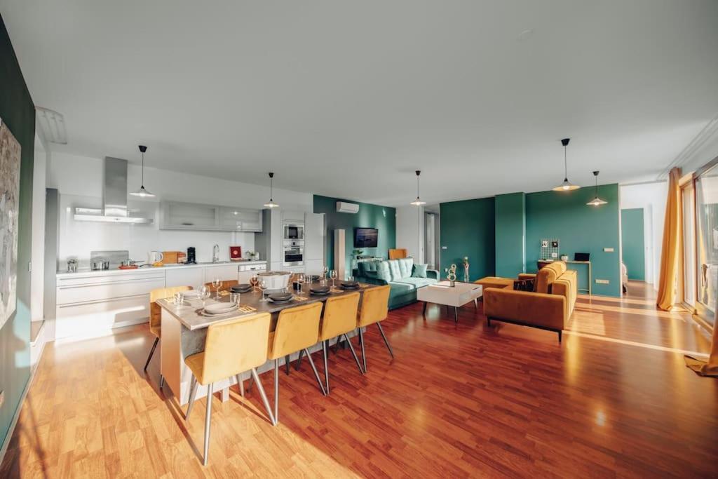 Design 3Bd Apartment Cooking Area In Architect Villa Prague Extérieur photo